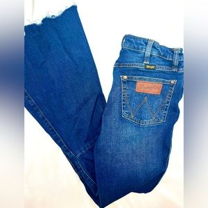 Wrangler Women’s Flare Jeans 👖 Retro Flare Jeans! 27X32!